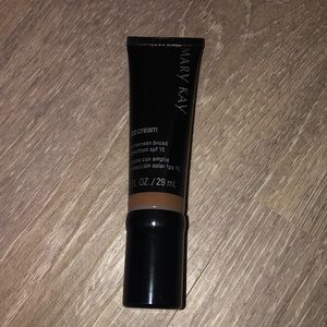 Mary Kay Sunscreen VERY DEEP tint